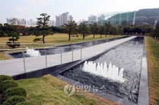 부산유엔공원에 `무명용사의 길 완공