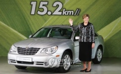 스티븐스 대사, 크라이슬러 신차 출시행사 참석