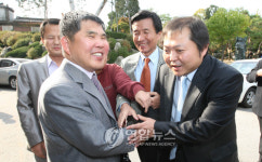 기뻐하는 대한안마사협회 지도부
