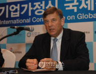 헤르만 지몬 한국, 중소기업 존경 분위기 필요
