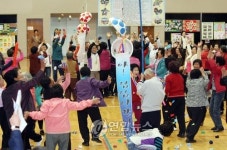 <카메라뉴스> 어르신들의 운동회