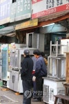 황학동 중고시장, 재고품 홍수