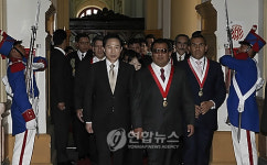 이 대통령, 페루 국회의장 면담