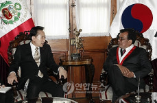 이 대통령, 페루 국회의장 면담