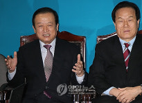 기자회견하는 한나라당 최병국 의원