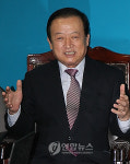 기자회견하는 한나라당 최병국 의원