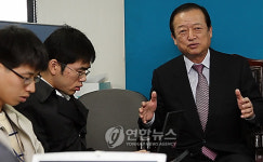 기자회견하는 한나라당 최병국 의원