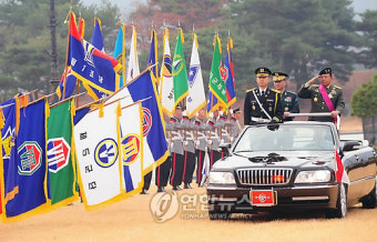 의장대 사열하는 印尼 육군참모총장