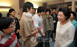 김여사, 슈라이너 병원 방문