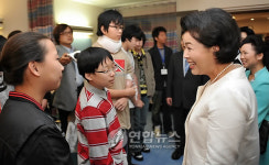 김여사, 슈라이너 병원 방문