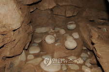 중원지역 최대 신라고분 발굴