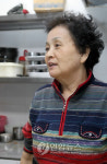  콩나물국밥집 현대옥 접는 양옥련 할머니