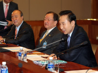 이 대통령 경제상황점검회의 주재