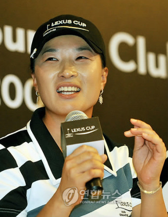 기자회견하는 박세리