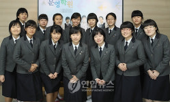 증권투자상담사 자격시험에 합격한 서울여상 학생들