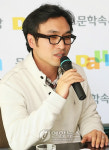 질문에 답하는 이기호 작가