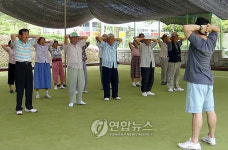 스트레칭하는 금산 농업인들