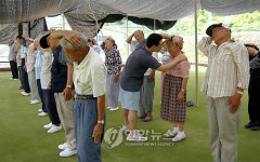 스트레칭하는 금산 농업인들