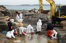 <태안기름유출사고 1년> 끝나지 않은 검은 재앙