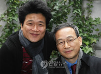 가수 안치환과 시인 정호승