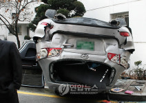 성남시청 3층 주차장서 승용차 추락