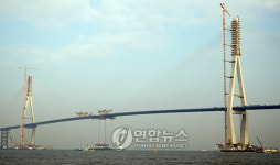 2개의 주탑 연결