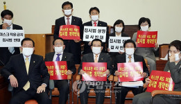 마스크 쓴 민주당 정세균 대표