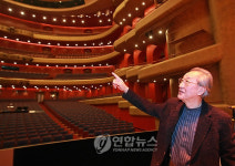 1년여만에 재개관한 예술의전당 오페라극장