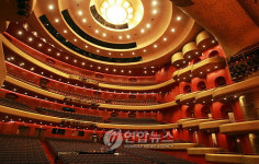 1년만에 재개관한 예술의전당 오페라극장