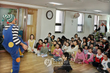 <카메라뉴스> 시설아동 위한 순회공연