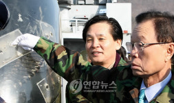 박희태 대표 해군제2함대 사령부 방문