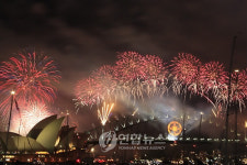 사상 최대규모의 불꽃놀이와 시작된 시드니의 새해맞이