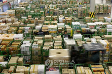 그래도 설, 바빠진 물류센터