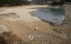 극심한 겨울가뭄..바닥 드러낸 삼덕저수지