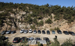 절벽아래 주차장?