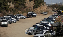 절벽아래 주차장?