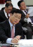 메모하는 지경부 장관