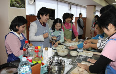 전재희장관 이민여성 요리교실 참석