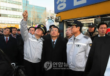 한총리, 용산사고 현장 방문