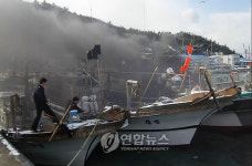 진도 서망항 어선서 불..1척 반소