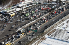 차량들로 가득한 천안삼거리 휴게소