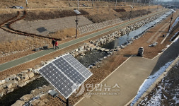 장지천에 태양광 조명등 설치