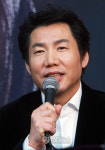 질문에 답하는 박상원