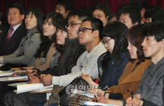 복지 업무  교육받는 행정인턴