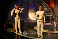 연극 SM아트홀 무대 위에