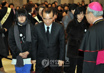 조문하는 이 철 전 코레일 사장