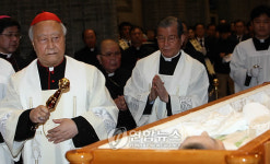 故 김수환 추기경 입관의식