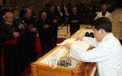 故 김수환 추기경 입관의식