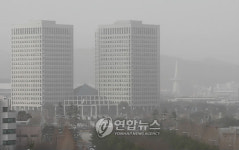황사에 뒤덮인 정부대전청사