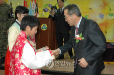 현대택배, DMZ 초등학교 졸업행사 축하
